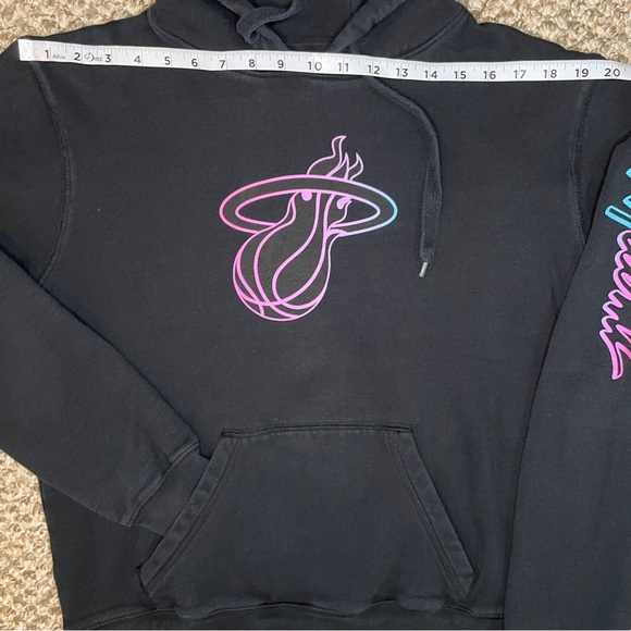 Miami Heat New Era 2020/21 City Edition Pullover Hoodie - Black - Picture 12 of 16